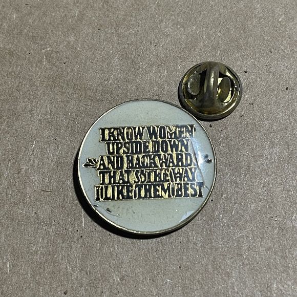 Vintage 1980's Pin “I Know Women Upside Down And Backwards” Funny Racy Sexual - Picture 1 of 5